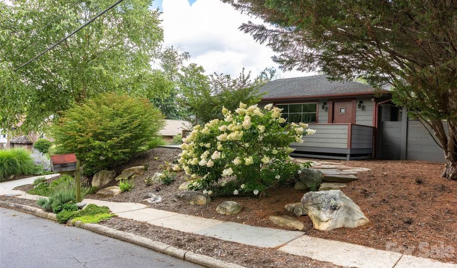 30 Maney Ave, Asheville, NC 28804 - 3 Beds, 2 Bath