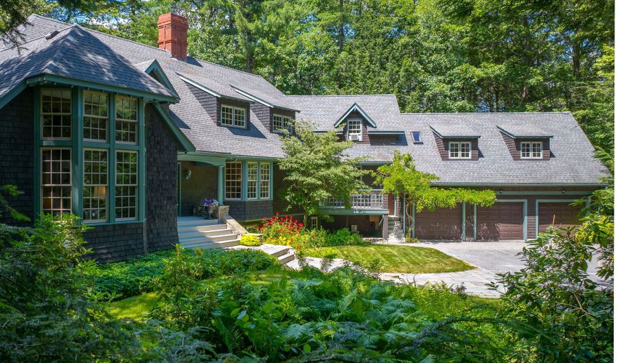 9 Scitterygussett Dr, Falmouth, ME 04105 - 5 Beds, 7 Bath