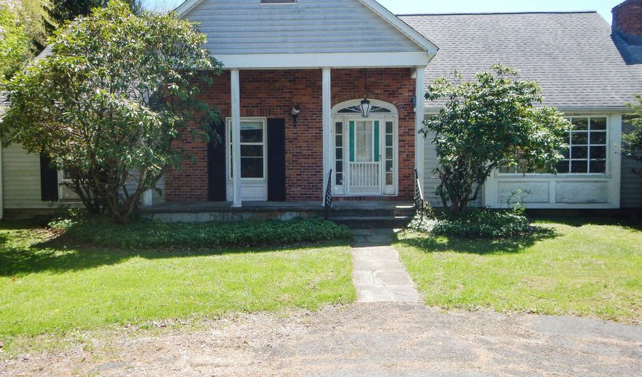 1 Hunting Ridge Rd, Brookfield, CT 06804 - 3 Beds, 3 Bath