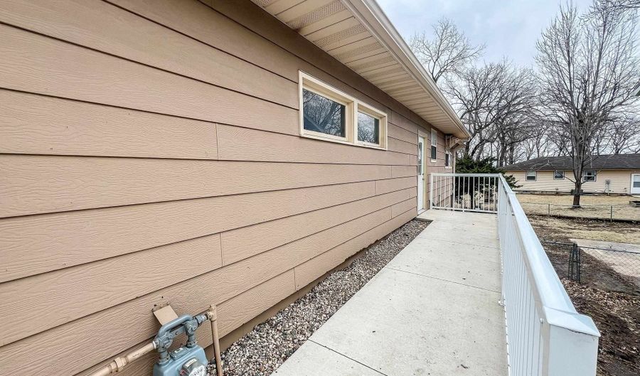 467 Rohr St, Arnolds Park, IA 51331 - 6 Beds, 1 Bath