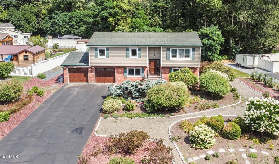 6 Westchester Dr, Albany, NY 12205 - 4 Beds, null Bath