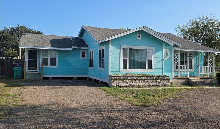 325 S Saunders St S, Aransas Pass, TX 78336 - 5 Beds, 3 Bath