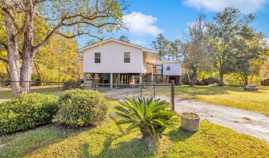 9110 Dove St, Bay St. Louis, MS 39520 - 2 Beds, 2 Bath