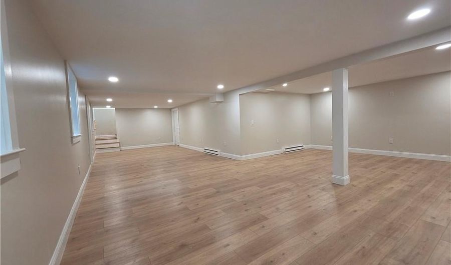 513 Knotty Oak Rd, Coventry, RI 02816 - 3 Beds, 2 Bath