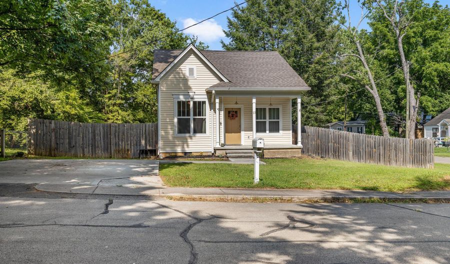 13 Douglas St, Athens, TN 37303 - 2 Beds, 2 Bath