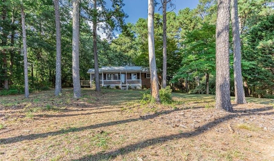 850 Red Barn Rd, Acworth, GA 30102 - 2 Beds, 1 Bath