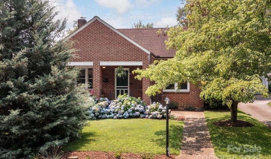 9 Colonial Pl, Asheville, NC 28804 - 3 Beds, 2 Bath