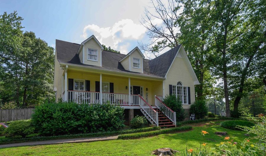 1121 COLONIAL Dr, Alabaster, AL 35007 - 4 Beds, 3 Bath