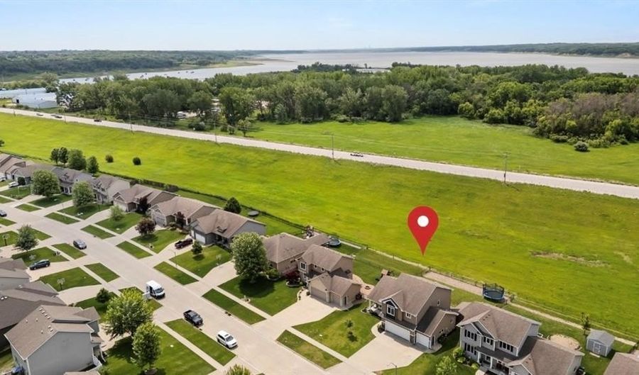 1444 Marina Cove Dr, Polk City, IA 50226 - 5 Beds, 4 Bath