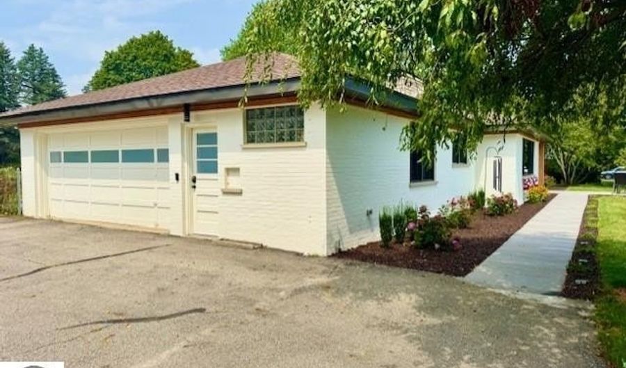 5811 N Luce Rd, Alma, MI 48801 - 3 Beds, 3 Bath
