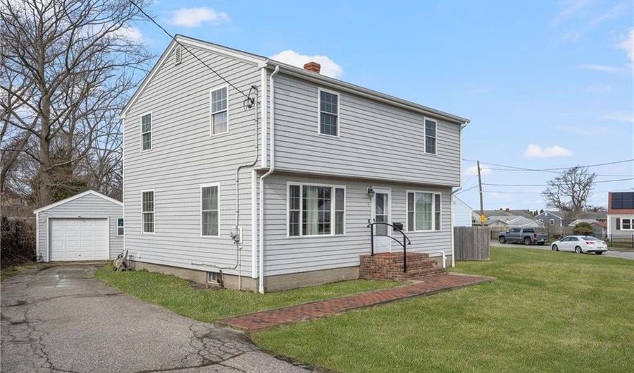 4 Halsey Ave, Middletown, RI 02842 - 4 Beds, 2 Bath
