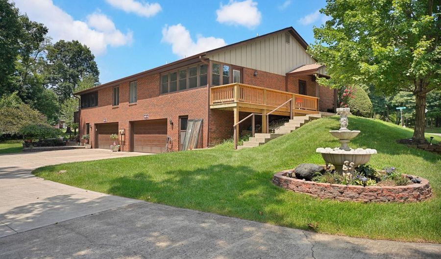 500 GreenTree Dr 11, Bedford, IN 47421 - 2 Beds, 3 Bath