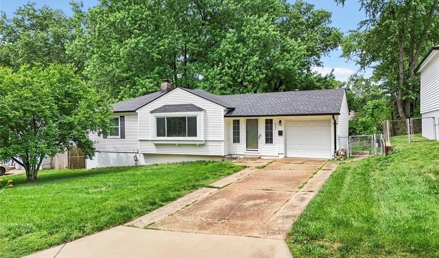 9557 Cantwell Dr, Affton, MO 63123 - 2 Beds, 2 Bath