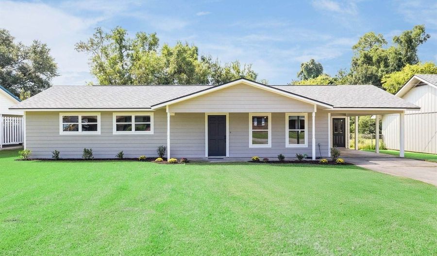 2318 Helen St, Abbeville, LA 70510 - 3 Beds, 2 Bath