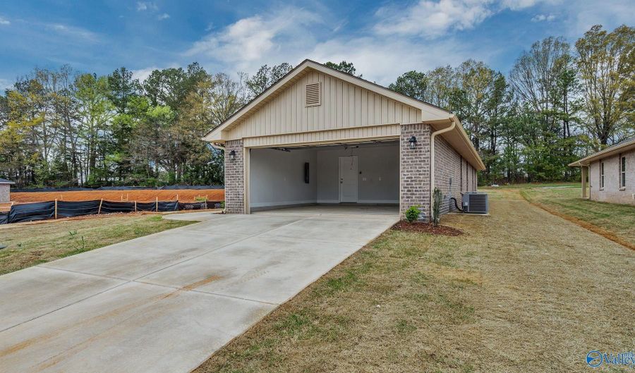 15462 Lapwing Cv, Athens, AL 35611 - 3 Beds, 2 Bath