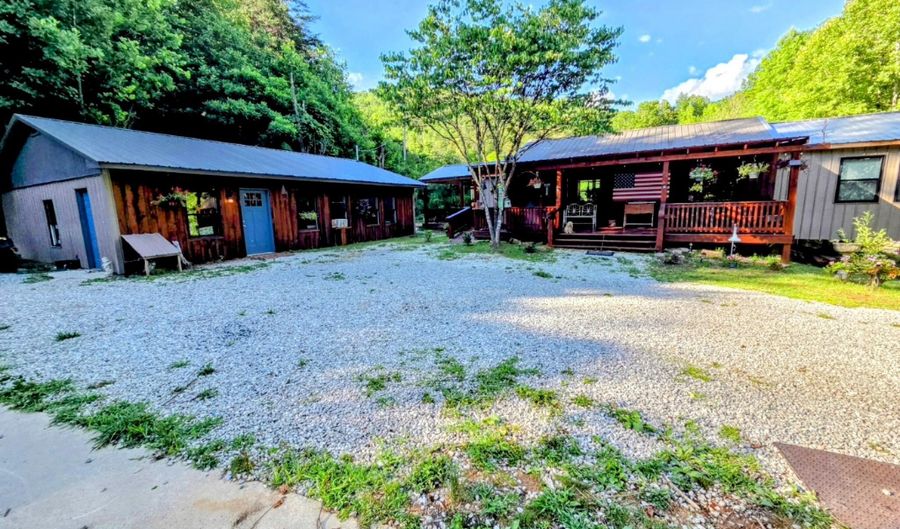 377 Gravy Branch Rd, Artemus, KY 40903 - 4 Beds, 3 Bath