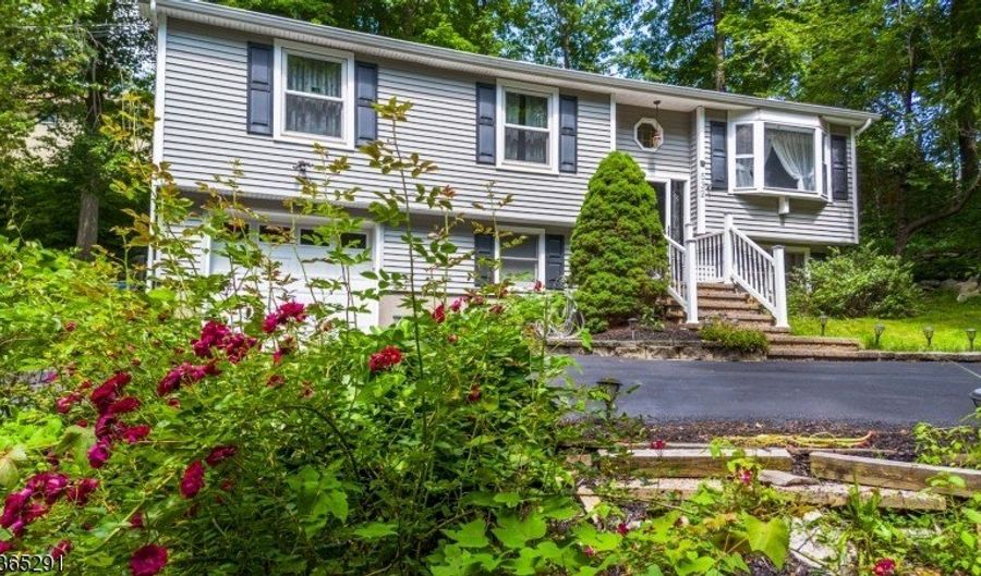 532 Terrace Dr, Alloway, NJ 07422 - 4 Beds, 2 Bath