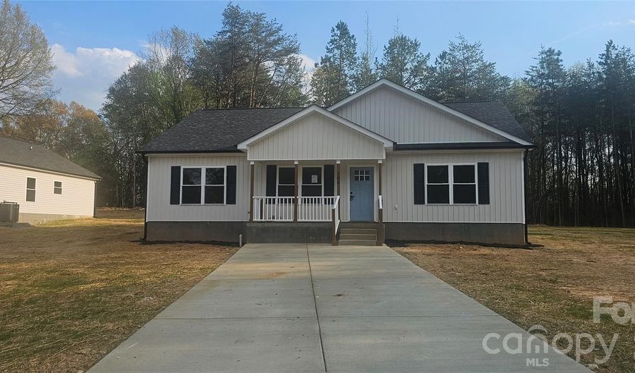 308 Zion Church Rd, Clover, SC 29710 - 3 Beds, 2 Bath