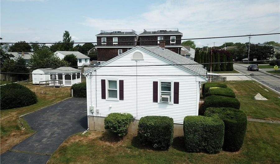 117 Wolcott Ave, Middletown, RI 02842 - 3 Beds, 1 Bath