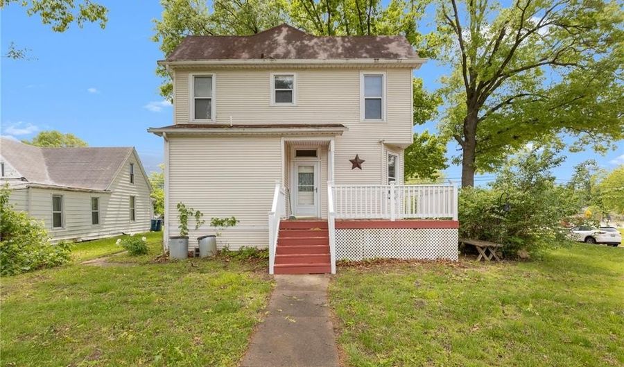 3302 College Ave, Alton, IL 62002 - 3 Beds, 2 Bath