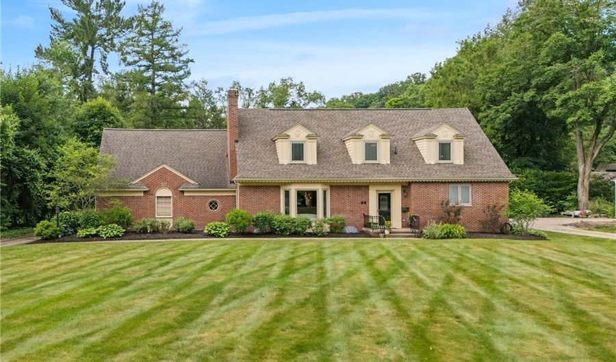 70 S Meadowcroft Dr, Akron, OH 44313 - 4 Beds, 3 Bath
