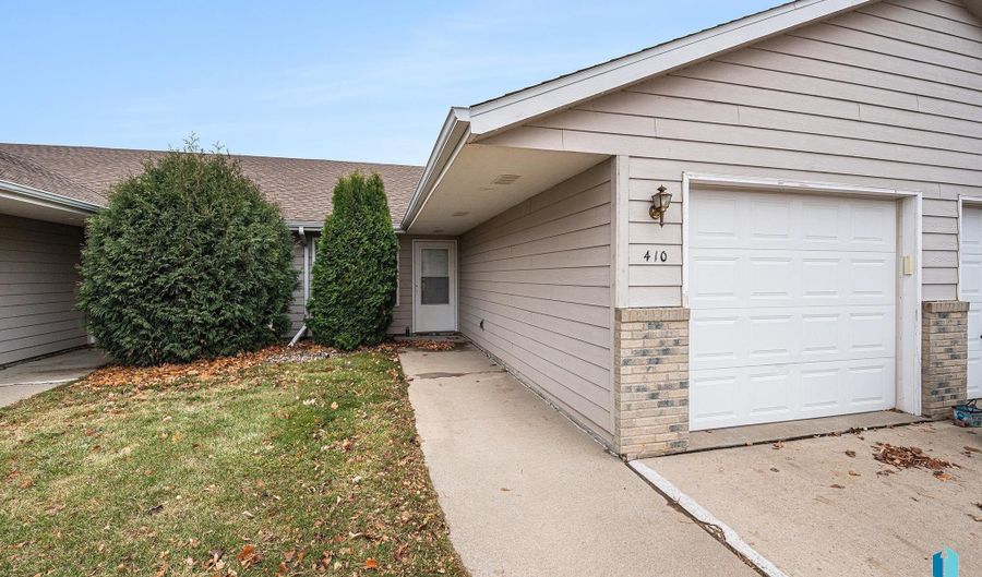 410 N 9th Ave, Brandon, SD 57005 - 2 Beds, 1 Bath