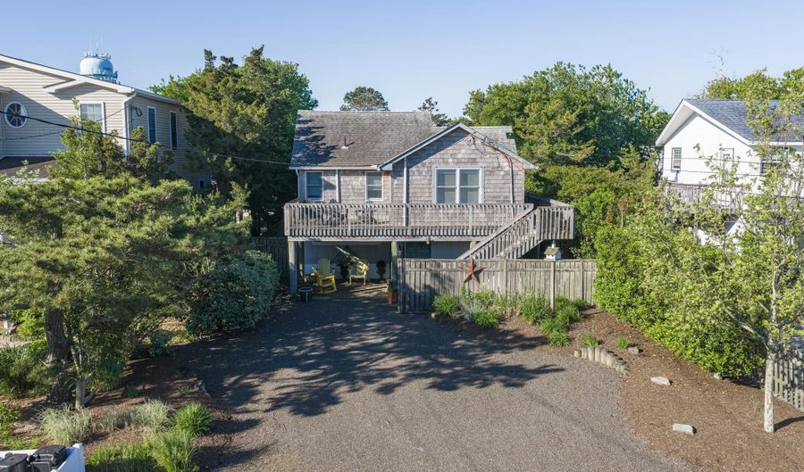 18 W 7TH St, Barnegat Light, NJ 08006 - 5 Beds, 2 Bath