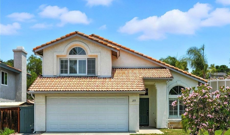 251 Royal Glen Dr, Fallbrook, CA 92028 - 3 Beds, 3 Bath