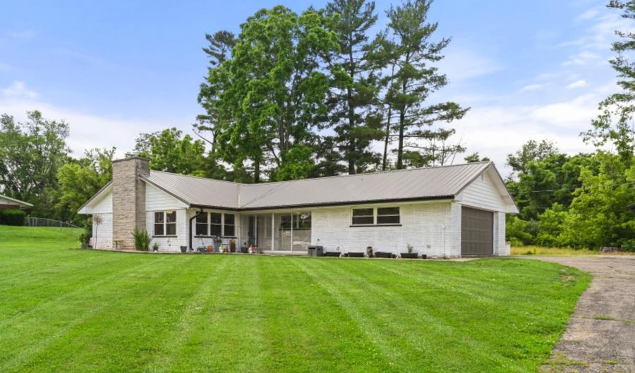 10463 Hueseman Rd, Aurora, IN 47001 - 4 Beds, 2 Bath