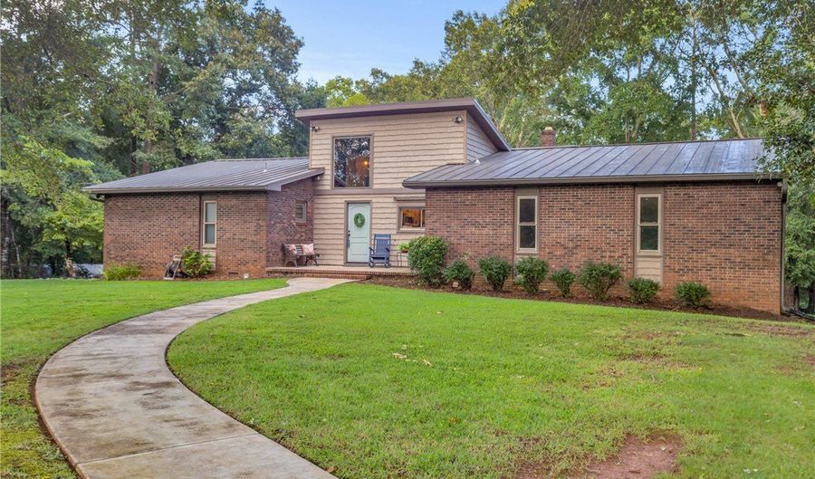 1053 Shackleburg Rd, Anderson, SC 29621 - 3 Beds, 2 Bath