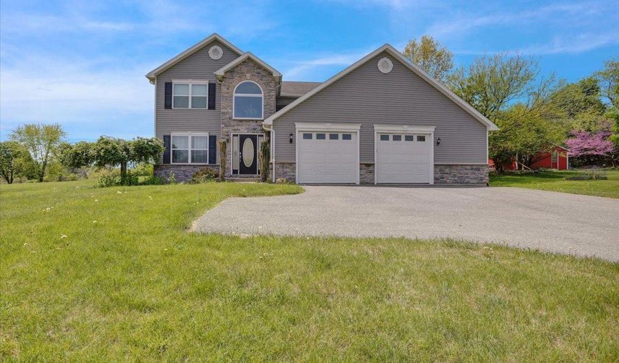 211 KOCHER Rd, Reading, PA 19608 - 4 Beds, 3 Bath