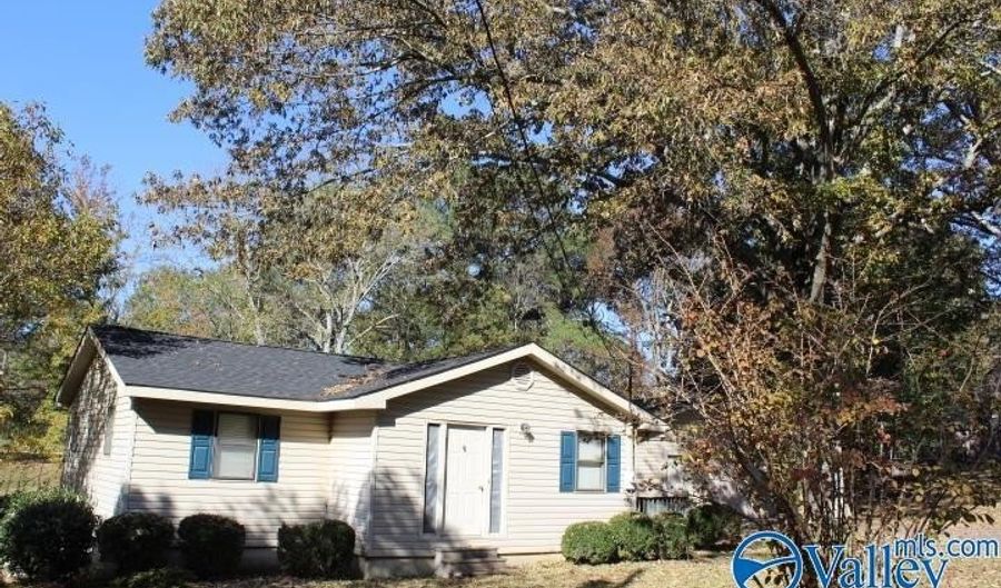 1011 9th St NW, Arab, AL 35016 - 3 Beds, 1 Bath