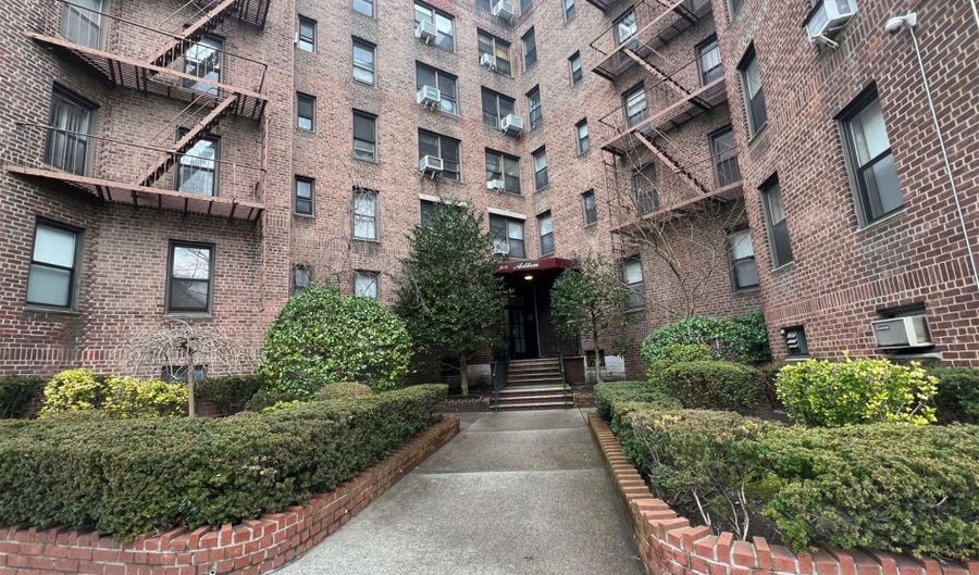 83-55 Woodhaven Blvd 5C, Woodhaven, NY 11421 - 3 Beds, 1 Bath