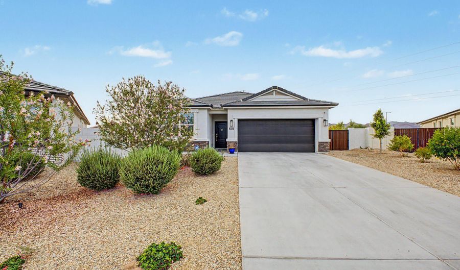 2058 S 241ST Ave, Buckeye, AZ 85326 - 3 Beds, 3 Bath