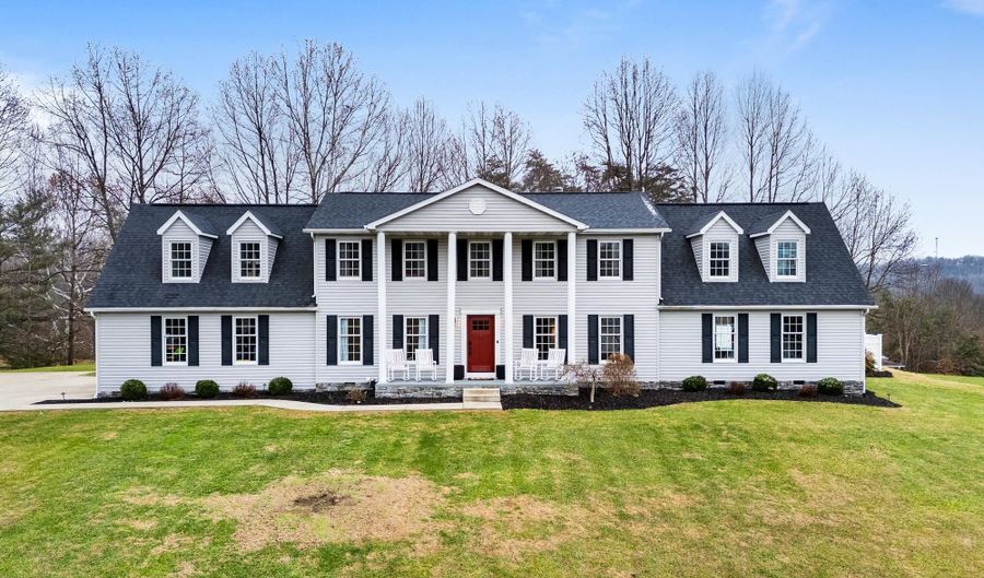 8 Country Oaks Dr, Barboursville, WV 25504 - 5 Beds, 4 Bath