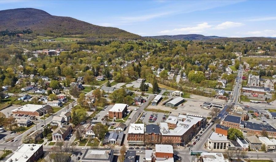 113 South St 302, Bennington, VT 05201 - 1 Beds, 2 Bath