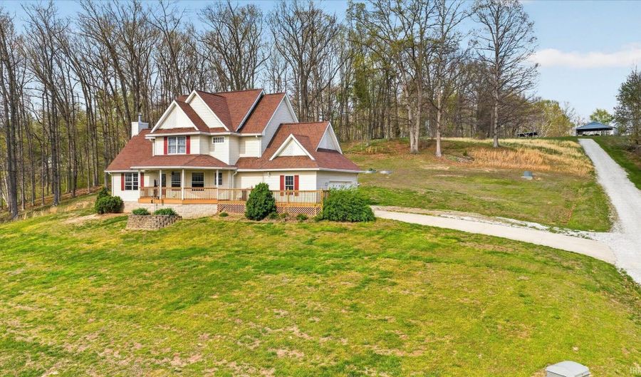 692 N Parker Ln, Bloomfield, IN 47424 - 3 Beds, 3 Bath