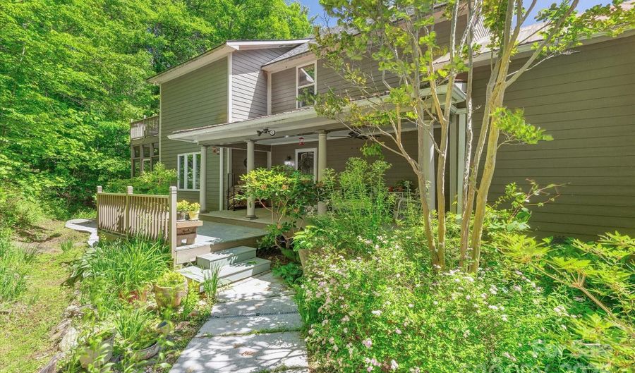 14 Shelton Branch Rd, Barnardsville, NC 28709 - 3 Beds, 3 Bath