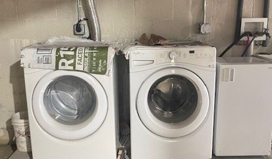 156 Triangle St, Danbury, CT 06810 - 6 Beds, 3 Bath