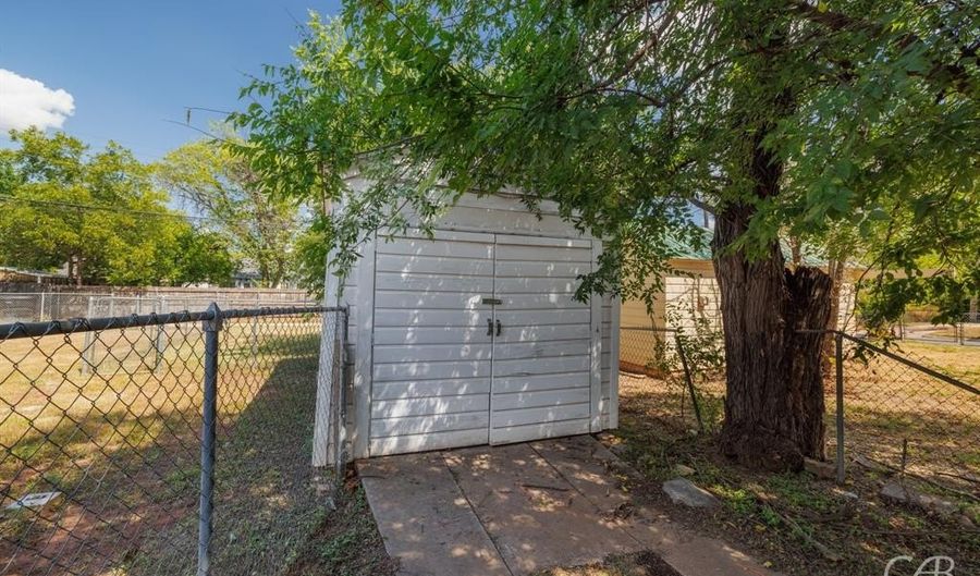 889 S Willis St, Abilene, TX 79605 - 3 Beds, 1 Bath