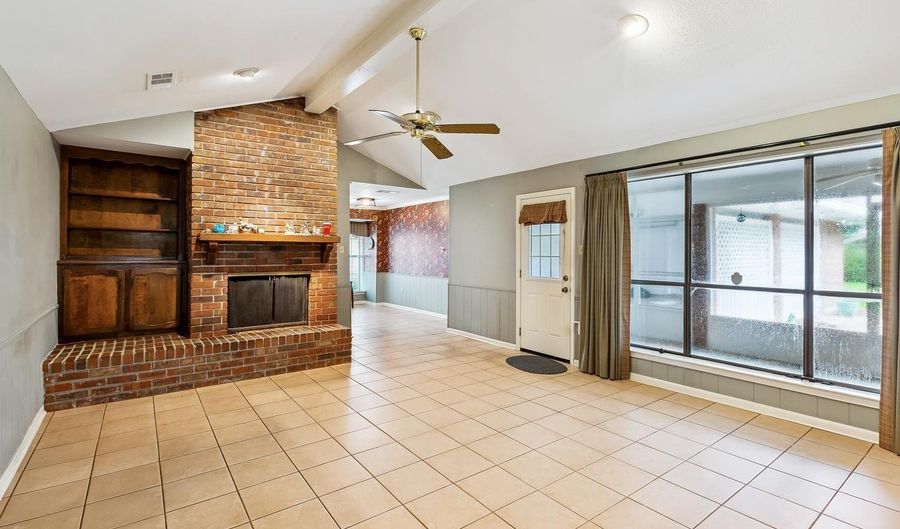 927 Bourbon Ave, Baton Rouge, LA 70808 - 4 Beds, 7 Bath