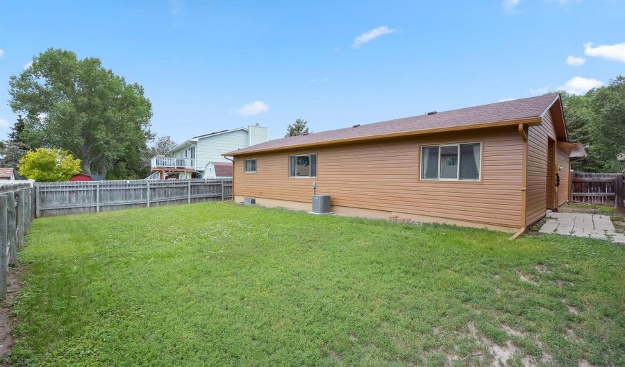 5131 TEN SLEEP Dr, Cheyenne, WY 82009 - 3 Beds, 2 Bath