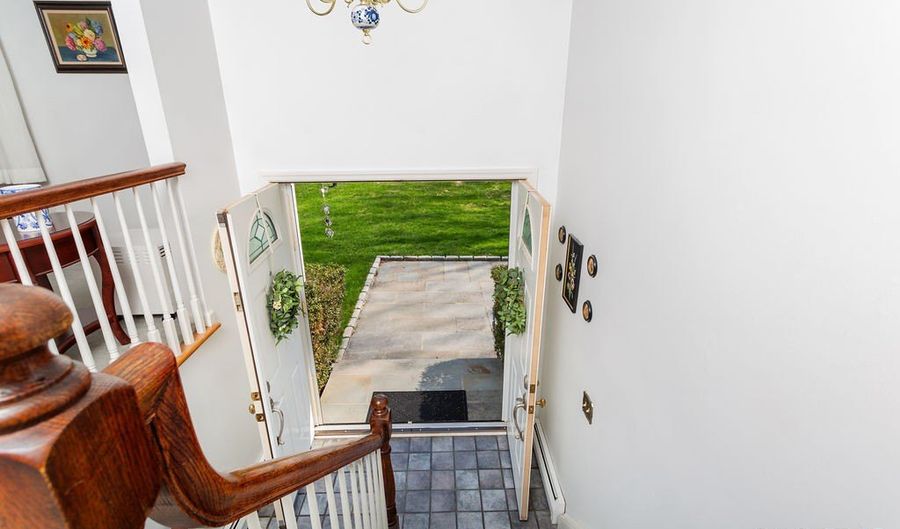 13 Elmar Dr, Danbury, CT 06811 - 4 Beds, 3 Bath