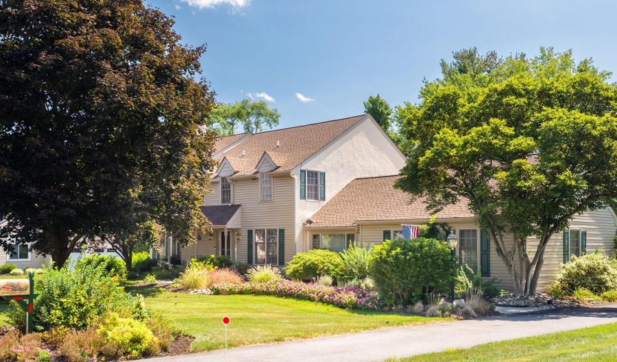 418 BEAUMONT Cir, West Chester, PA 19380 - 4 Beds, 3 Bath