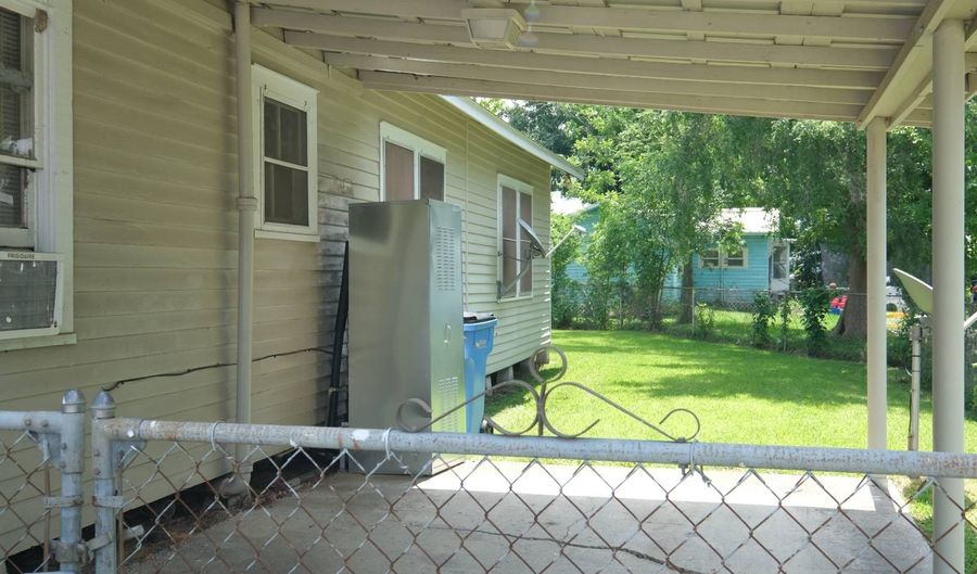 2890 6th St, Berwick, LA 70342 - 3 Beds, 1 Bath