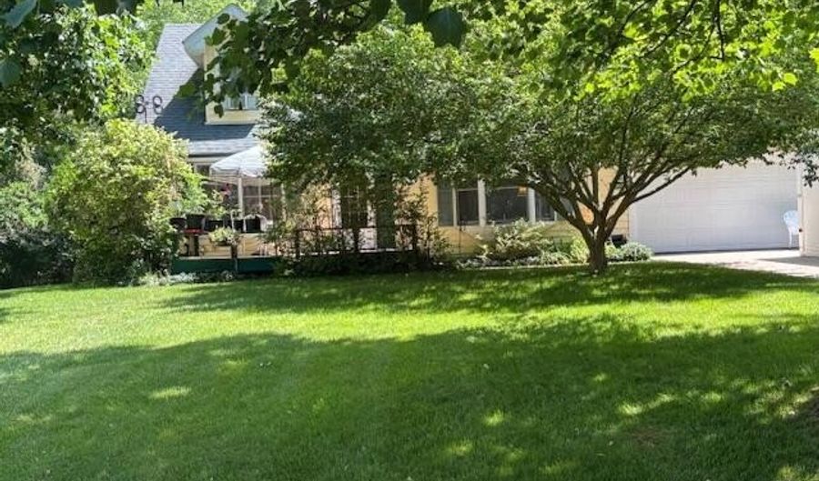 43618 Carla Dr, Paw Paw, MI 49079 - 4 Beds, 3 Bath