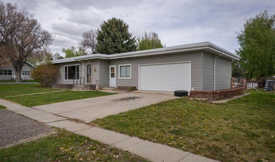 618 Montana Ave, Basin, WY 82410 - 4 Beds, 2 Bath