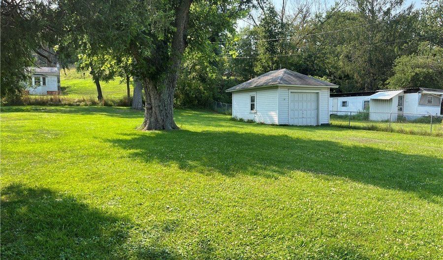 329 S Market St, Amsterdam, OH 43903 - 3 Beds, 1 Bath