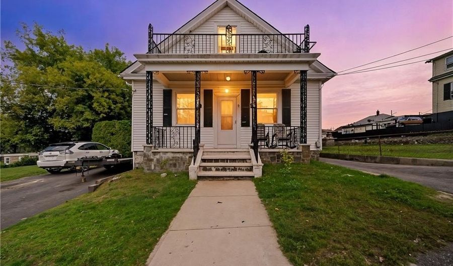 32 Maplewood Ave, Cranston, RI 02920 - 5 Beds, 2 Bath