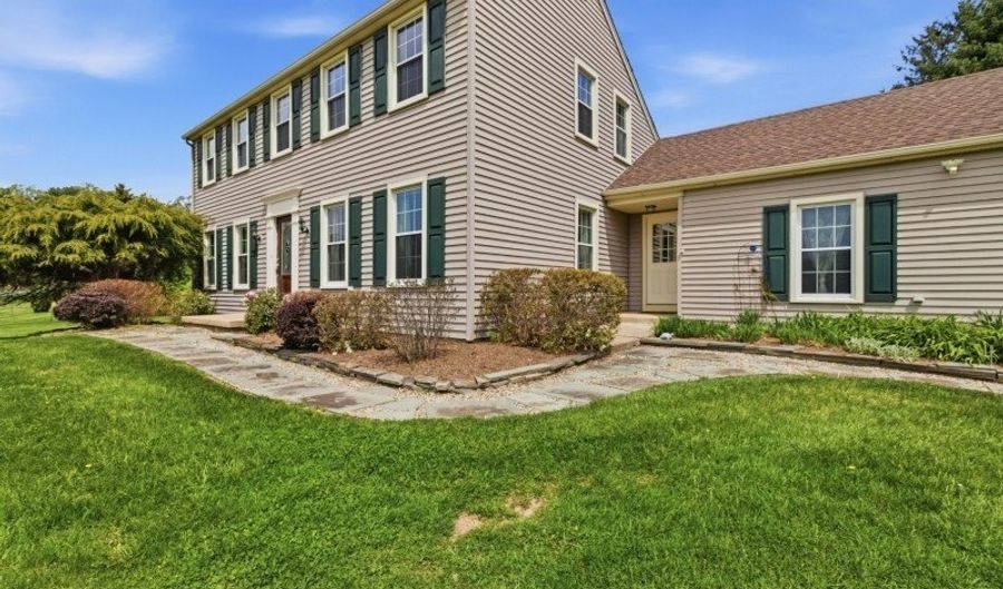 8 Sunshine Dr, Alexandria Twp., NJ 08867 - 4 Beds, 3 Bath